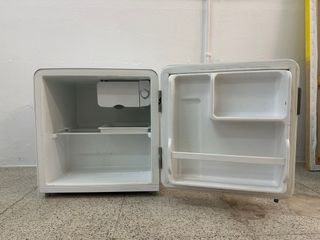 Nevera Mini Midea 47L Blanca
