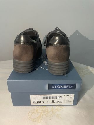 Zapatos Stonefly Marrones y Plateados