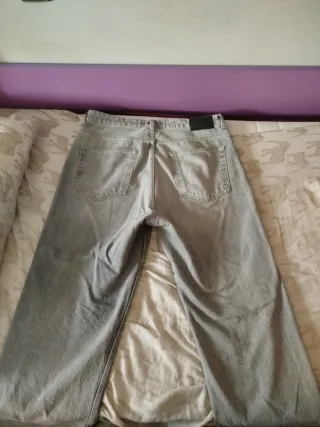 Pantalón baggy gris