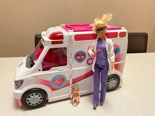 Ambulanza giocattolo di Barbie