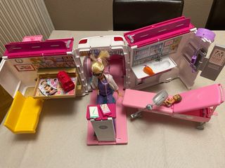 Ambulanza giocattolo di Barbie