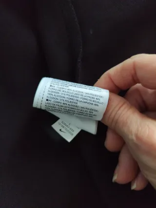 Chaqueta Nike con capucha (morada/granate)