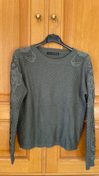Jersey verde con encaje en mangas