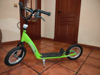 Patinete Scooter Verde , usado tres veces.