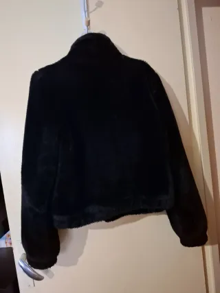 Abrigo corto pelo Pull&Bear negro s