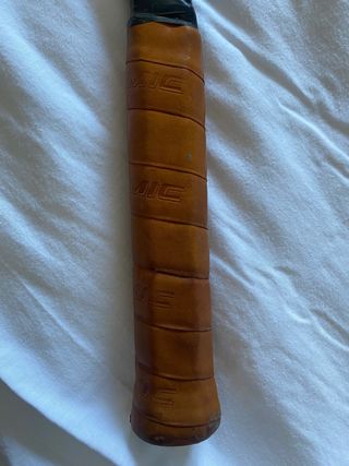 Raqueta Tenis Atomic MIC 5600 con funda