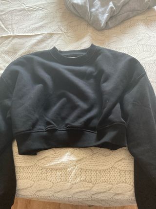 Sudadera negra corta
