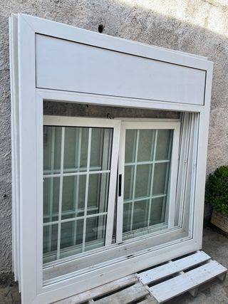 Ventana corredera blanca