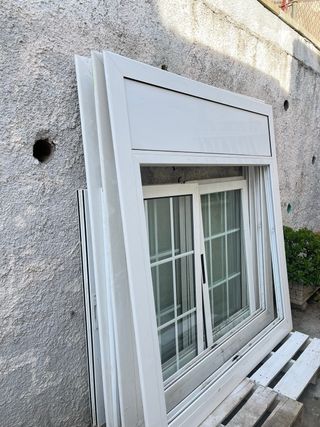 Ventana corredera blanca