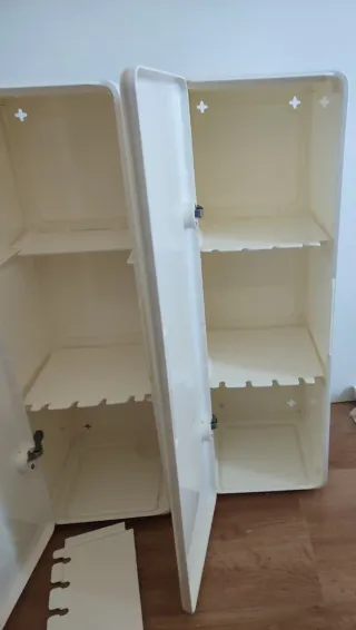 Armarios de baño de plástico beige