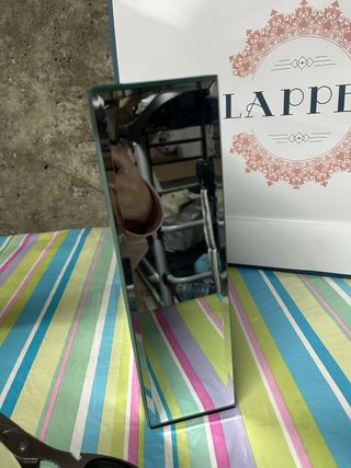 Reloj de sobremesa plateado y rosa