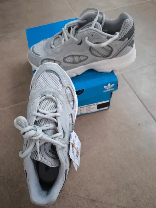 Adidas Astir SN Mujer Gris/Blanco