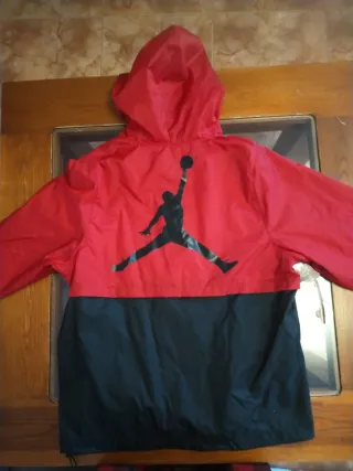 Chaqueta Jordan Roja y Negra
