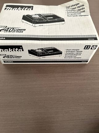 Cargador Makita DC40RA XGT