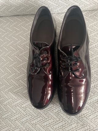 Zapatos Pitillos mujer granate brillo