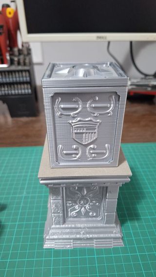 Caja Pandora Fénix + Pedestal