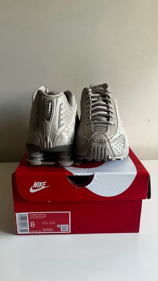 Nike Shox R4 Gris Floral