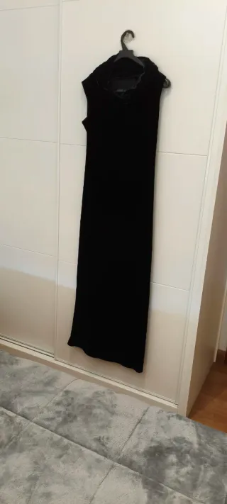 Vestido largo negro sin mangas