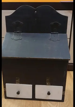 Buzón de madera con cajones