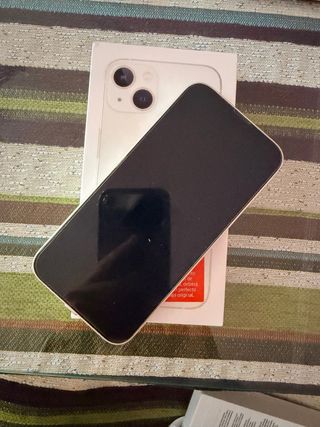 iPhone 13 + 10 fundas + protectores