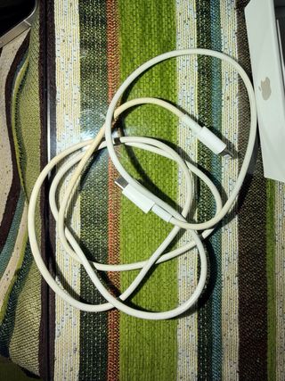 iPhone 13 + 10 fundas + protectores