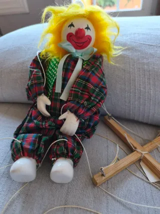 Marioneta payaso de tela y porcelana
