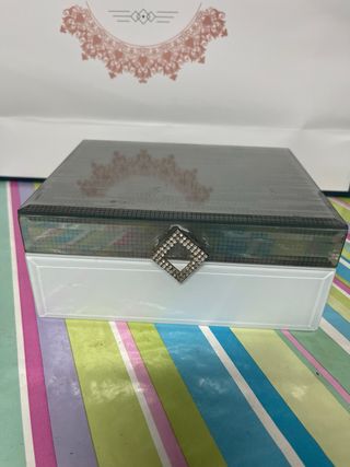 Caja joyero plateada y blanca