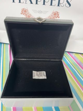 Caja joyero plateada y blanca