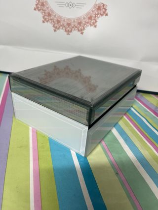 Caja joyero plateada y blanca