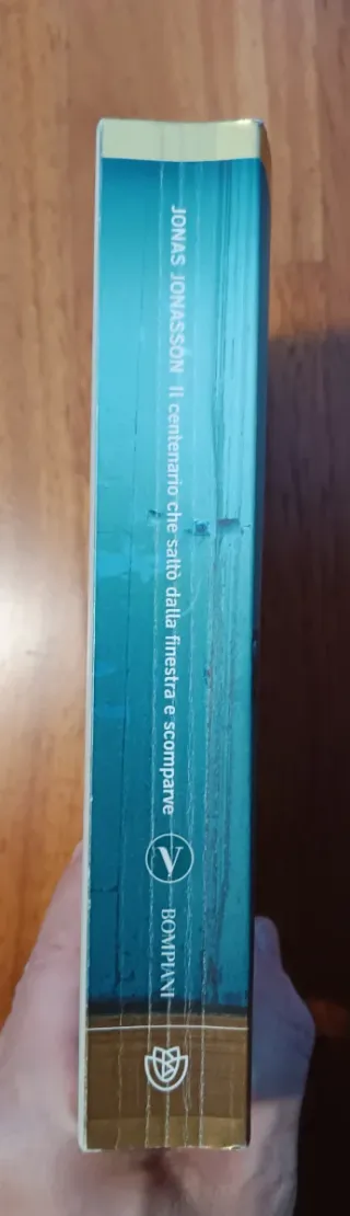 Il centenario che saltò dalla finestra e scomparve