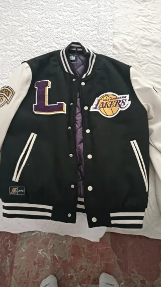 Chaqueta Los Angeles Lakers Negra y Blanca.Hombre
