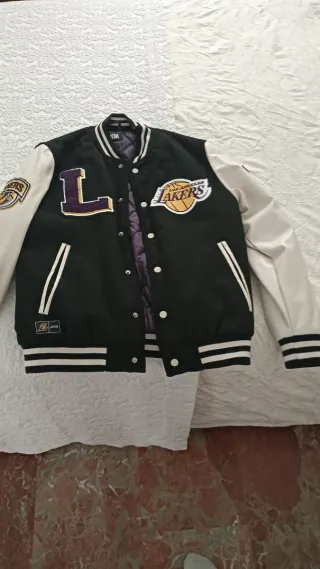 Chaqueta Los Angeles Lakers Negra y Blanca.Hombre