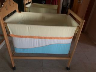 Cuna de bebé de madera