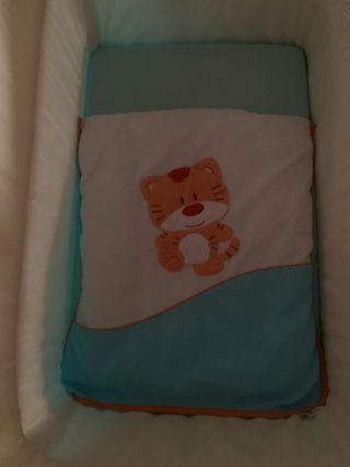 Cuna de bebé de madera