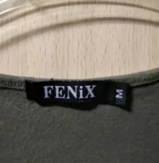 Camiseta Fénix verde con estampado floral