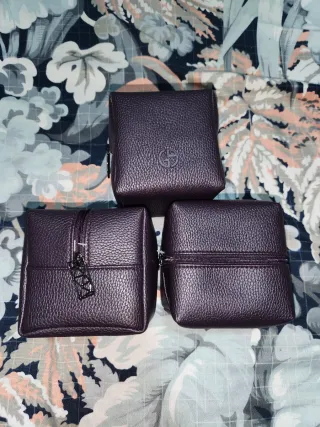 Lote 3 neceseres Giorgio Armani morados