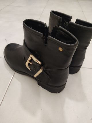 Botines negros mujer con hebilla