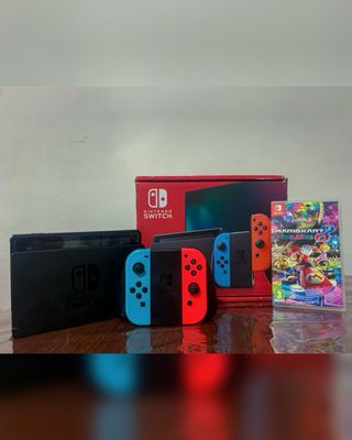 Nintendo Switch + Mario Kart 8 Deluxe