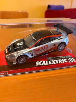 Coche Scalextric Aston Martin DBR9 Hexis