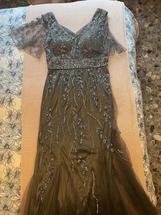 Vestido de fiesta plateado, lentejuelas