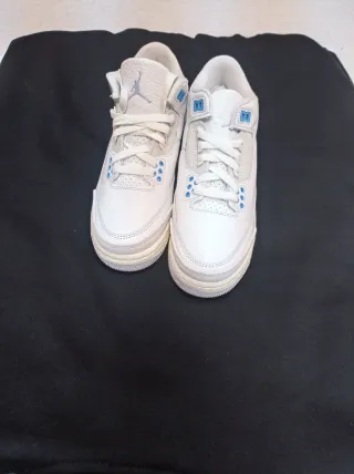 Zapatillas Air Jordan Blancas y Azules