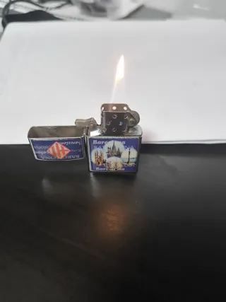 Encendedor tipo Zippo Barcelona