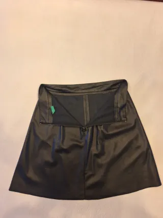 Falda cuero negra cremallera