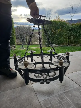 Lámpara de hierro forjado estilo rústico