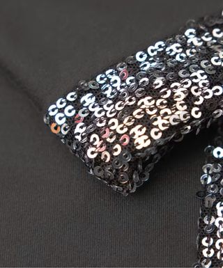 Leggings negros con lentejuelas plateadas