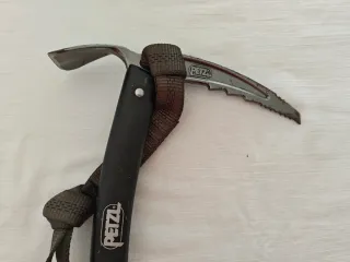 Piolet e ramponi Petzl