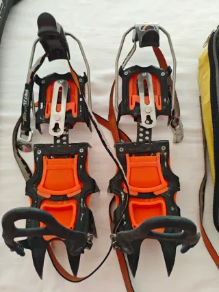 Piolet e ramponi Petzl