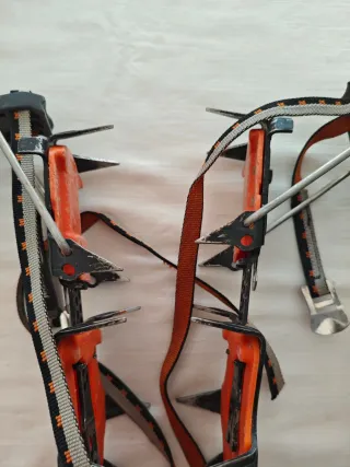 Piolet e ramponi Petzl