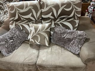 Sofá 2 plazas beige estampado