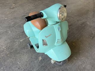 Moto eléctrica infantil Vespa